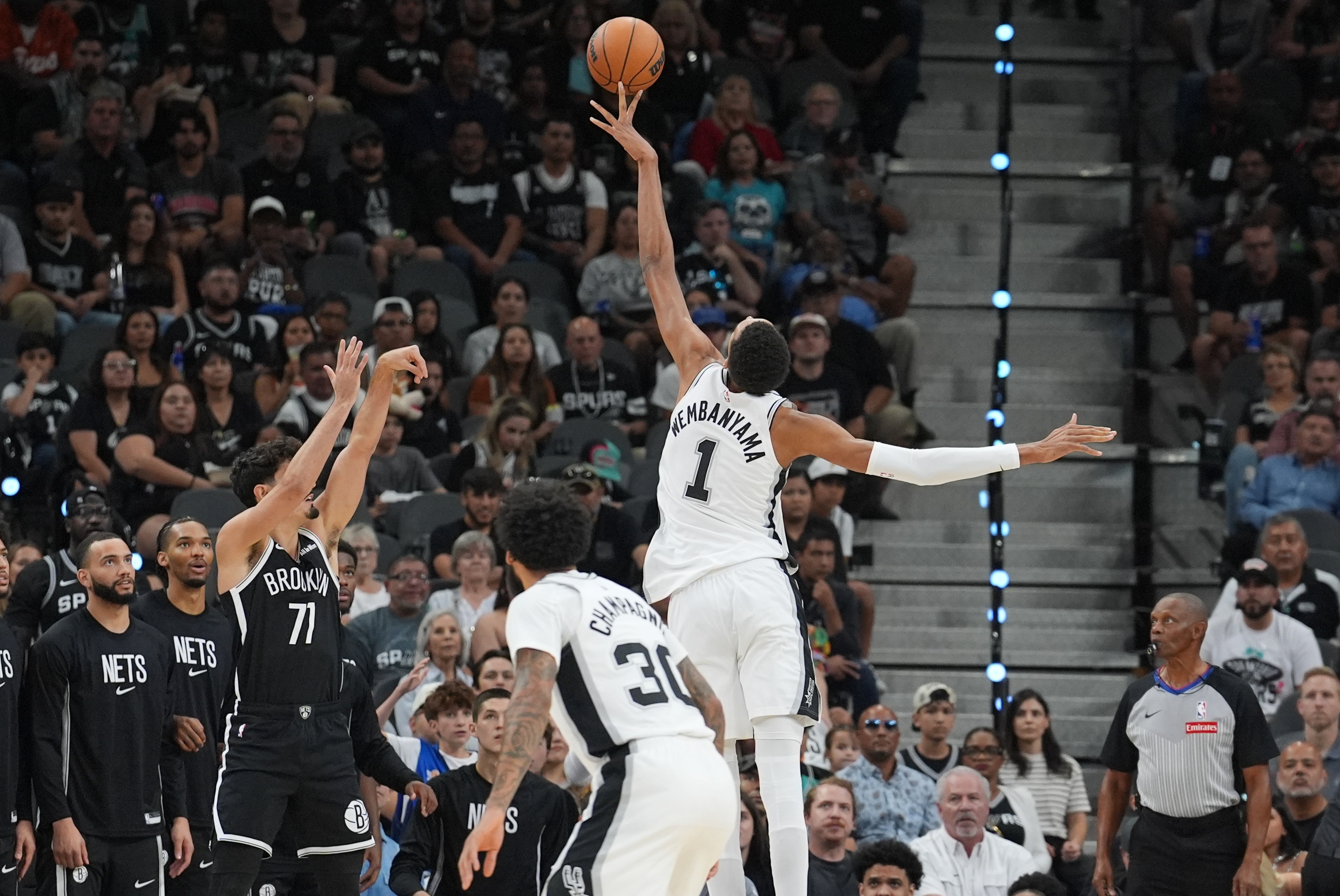 K1官方网站-本赛季至今马刺球员正负值榜：尚帕尼+257第1 文班第2 瓦塞尔第3