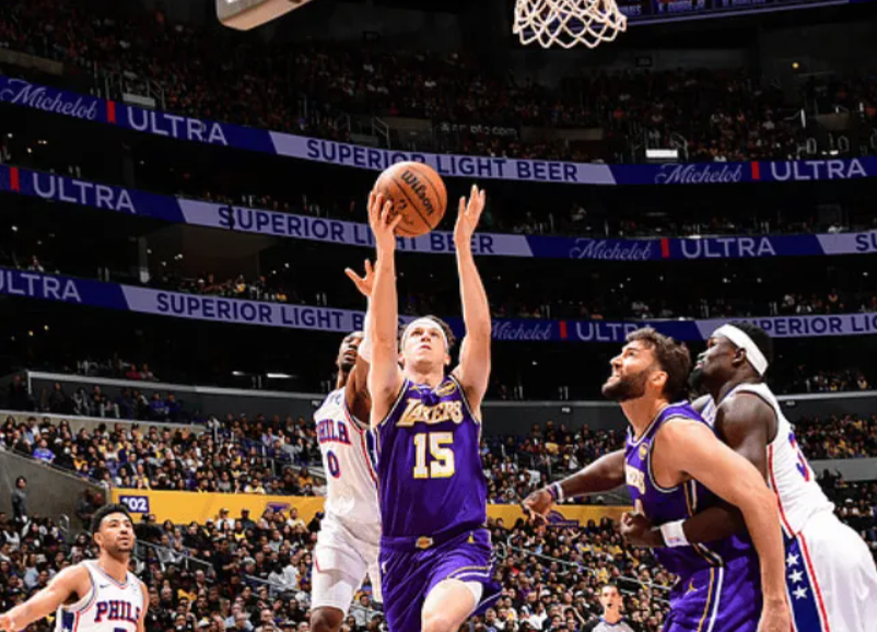 K1体育官方-大逆转！湖人双杀76人，詹姆斯一战连创3大神迹，东契奇腿筋重伤