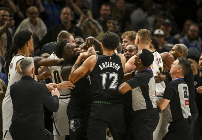 K1官方网站-NBA官宣掘狼冲突罚单：约基奇罚5万兰德尔罚3.5万 无人被禁赛